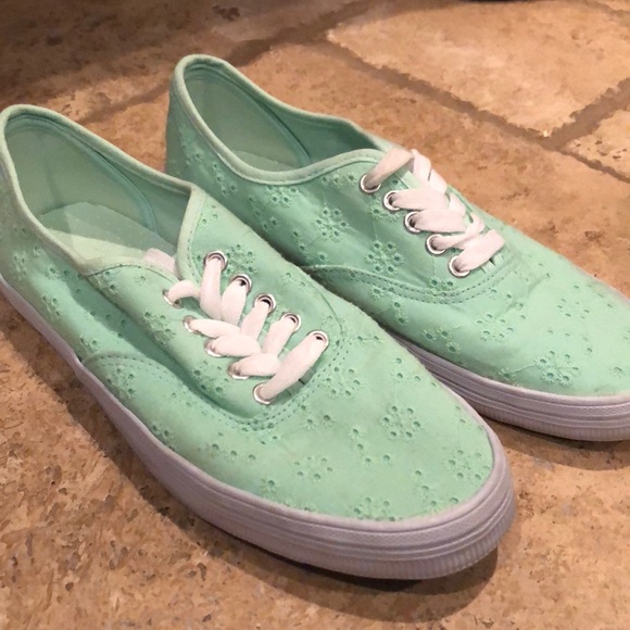 shoes - Picture 3 of 4